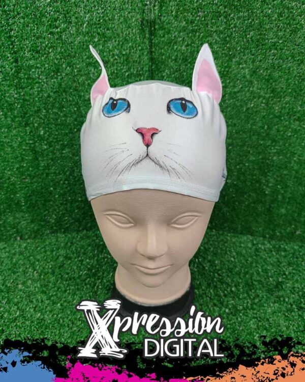 Gato blanco con orejas (1)